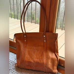 Artisan large tote, likely Mexico, distressed leather, shoulder handles, zipper